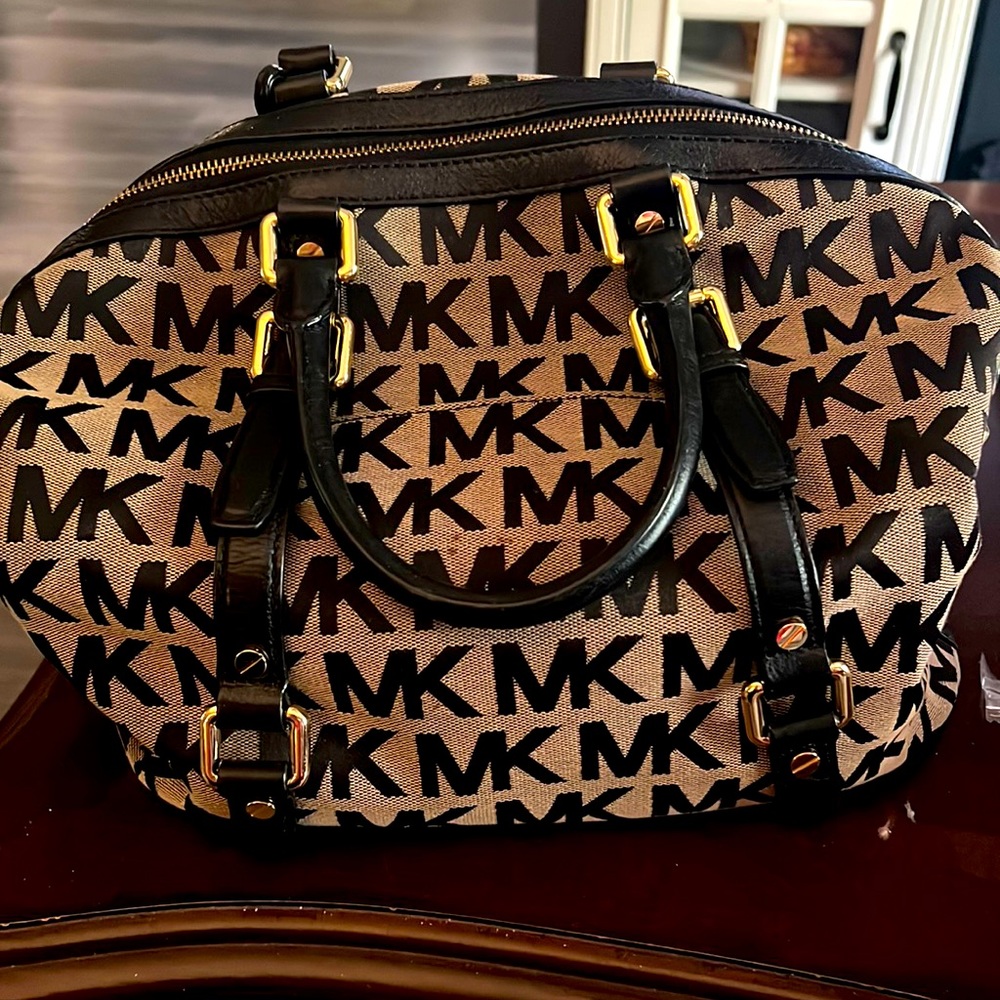 Michael Kors bag. Shoulder bag.